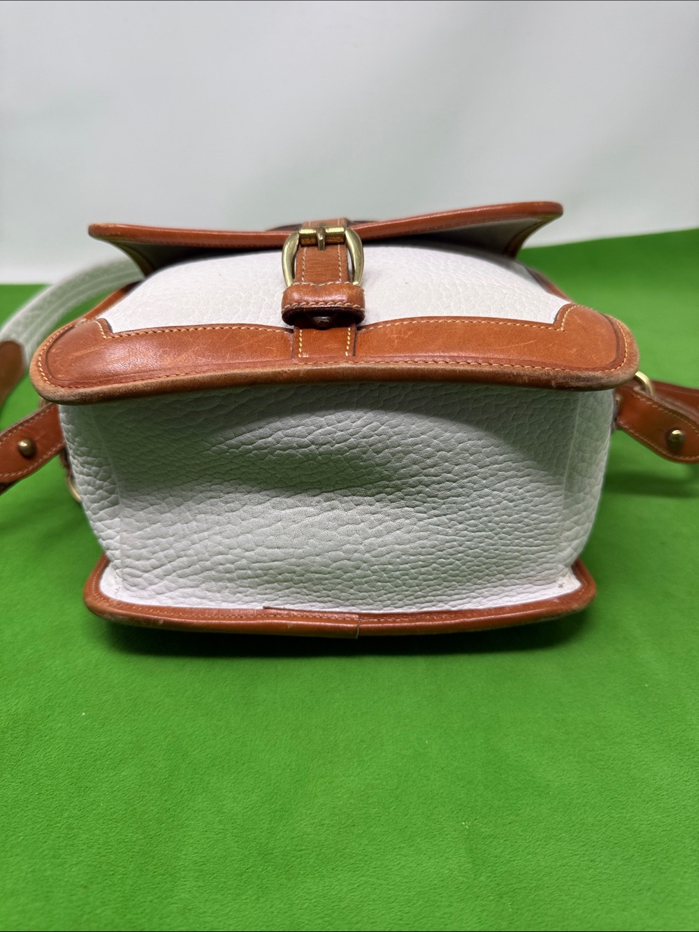 Dooney Bourke White Pebbled Leather Bag - Picture 10 of 17